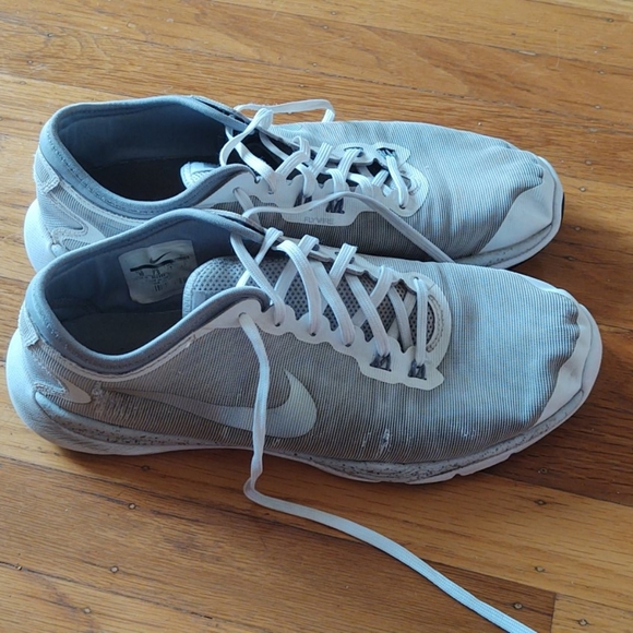 Nike Shoes - White Nikes